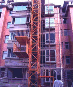 物料提升機與塔式起重機 以萬豐塔機為例探析現(xiàn)代建筑施工關鍵設備